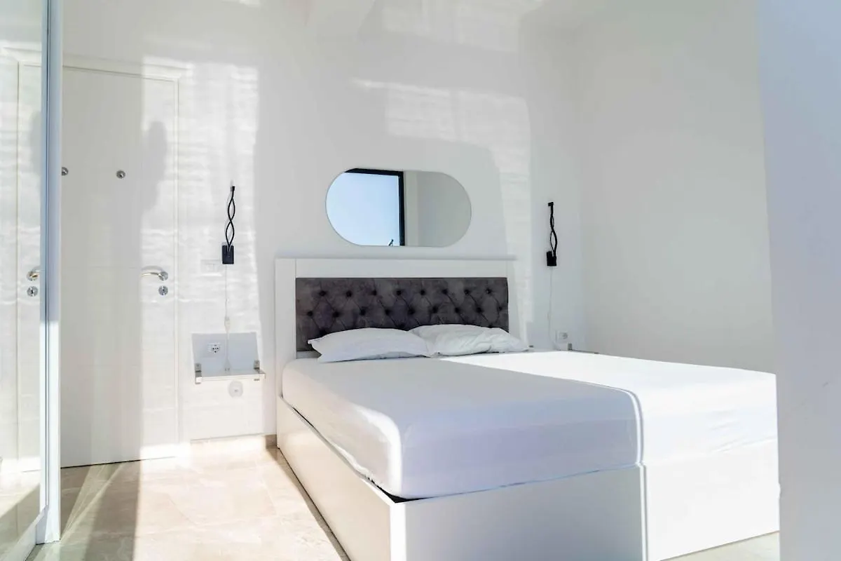 Beachfront Luxury Penthouse Sarandë Lägenhet